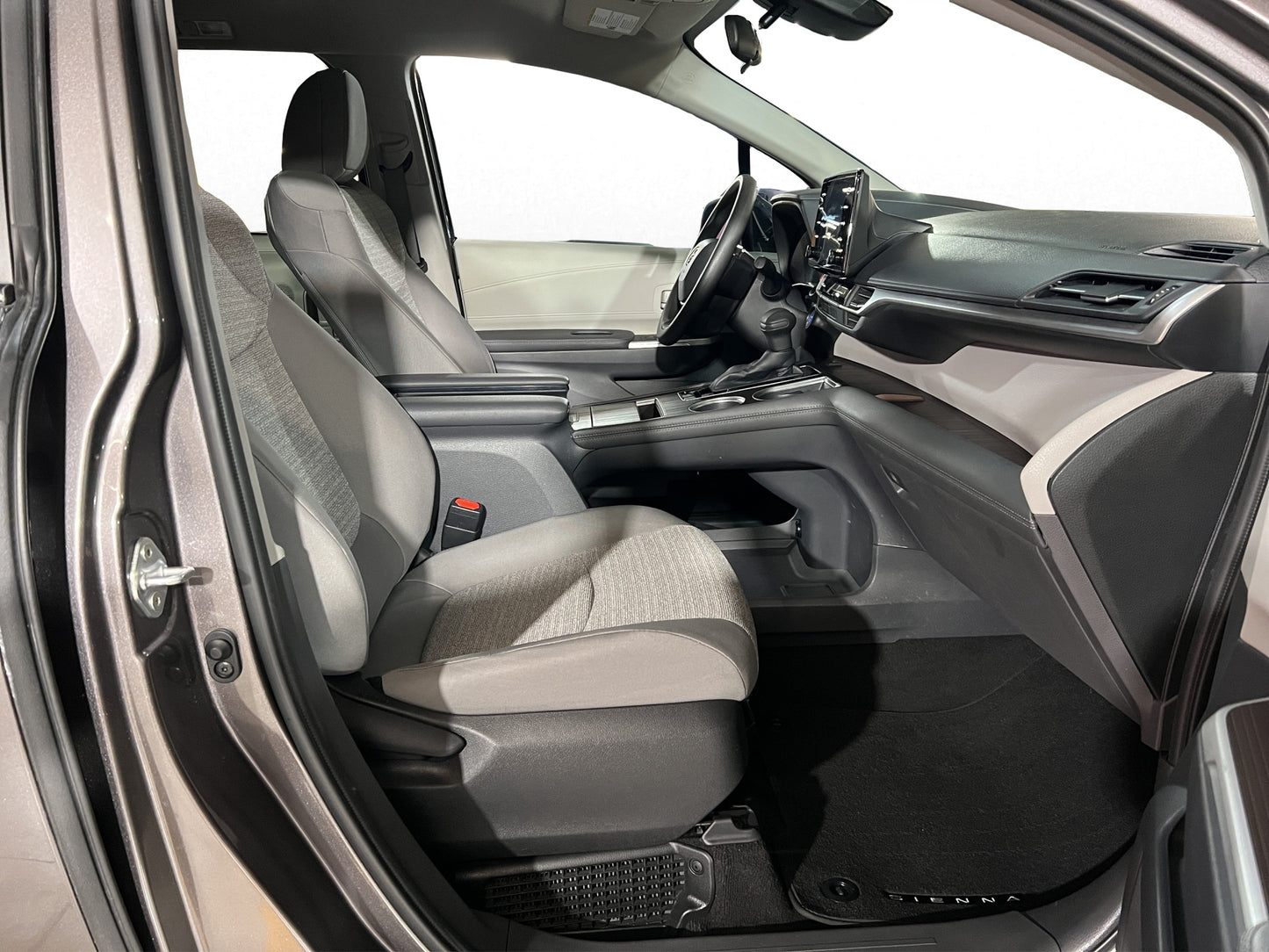 2022 Toyota Sienna LE