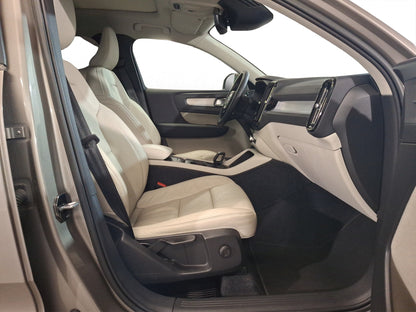 2022 Volvo XC40 Momentum T4