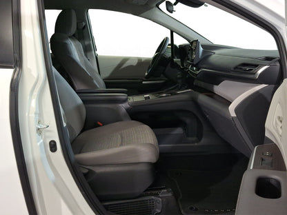 2022 Toyota Sienna LE