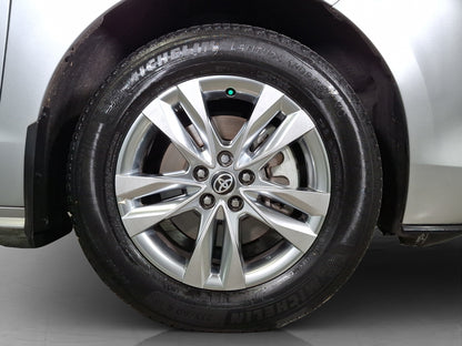 2022 Toyota Sienna XLE Piel Híbrida