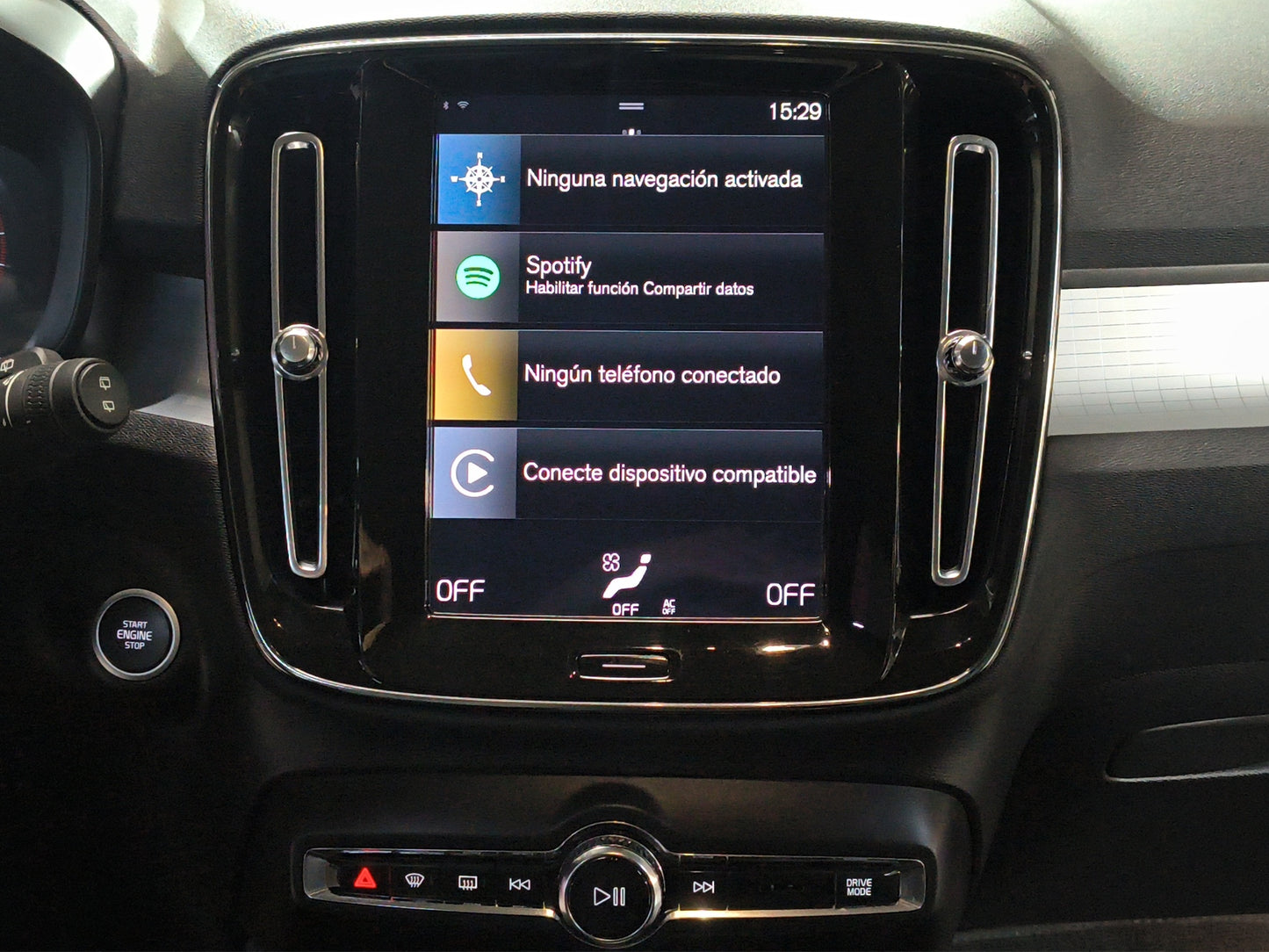 2022 Volvo XC40 Momentum T4