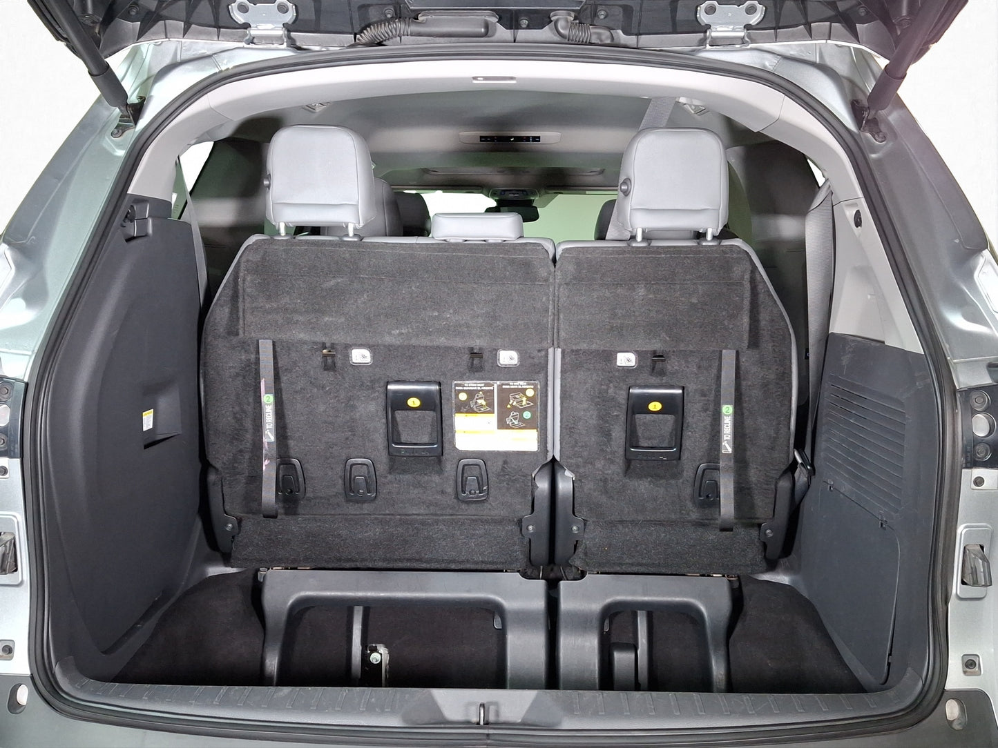 2022 Toyota Sienna XLE Piel Híbrida