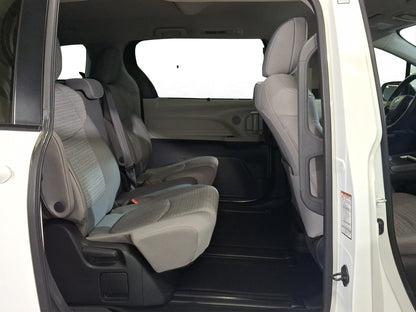 2022 Toyota Sienna LE