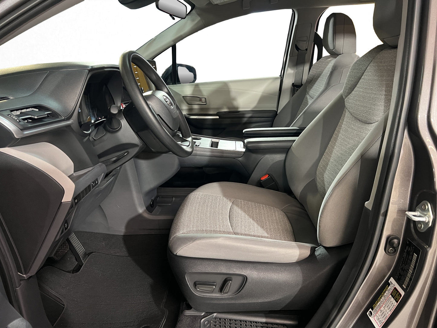 2022 Toyota Sienna LE