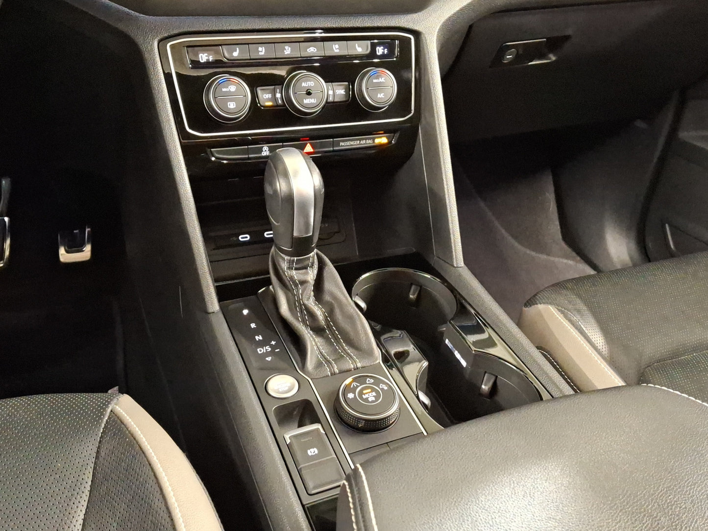 2022 Volkswagen Cross Sport R-Line