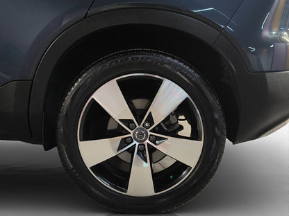 2022 Volvo XC40 Momentum T4