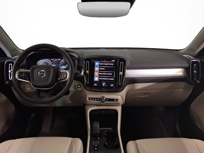 2022 Volvo XC40 Momentum T4