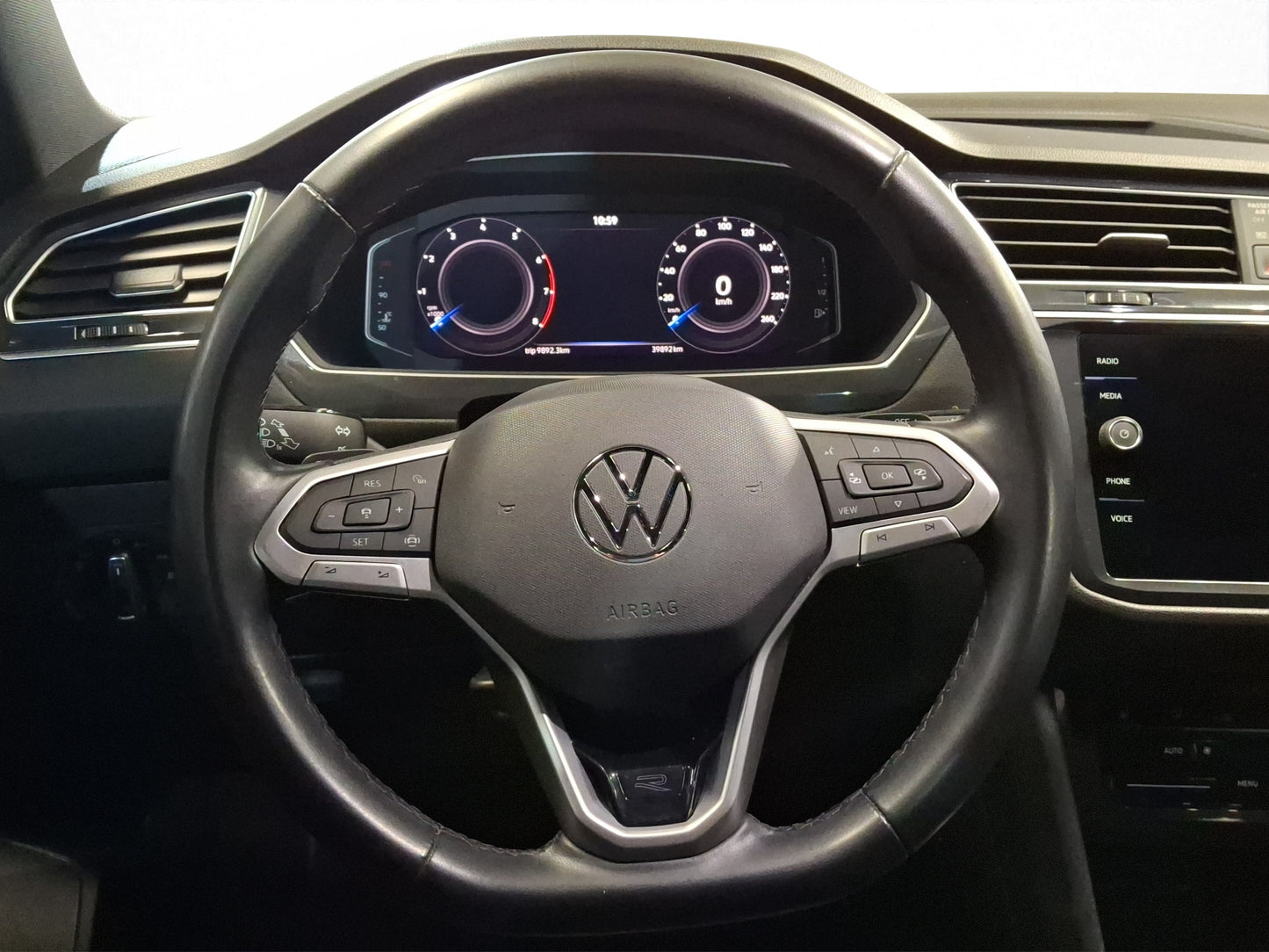 2023 Volkswagen Tiguan R-Line