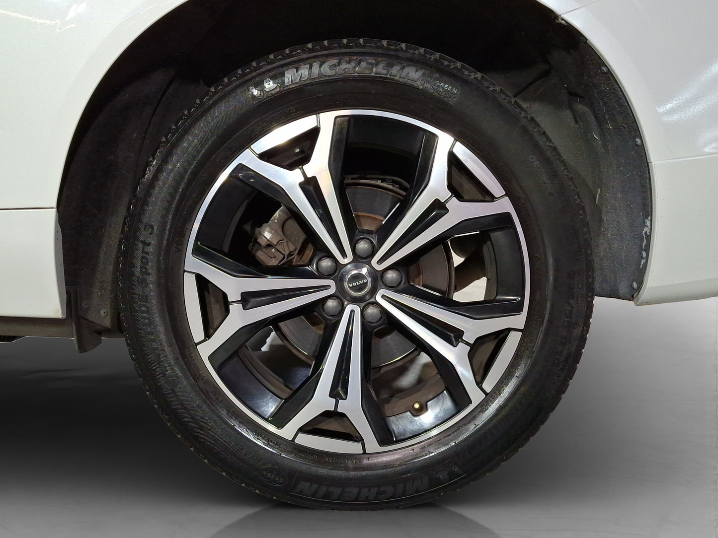 2022 Volvo XC60 Momentum B5 AWD