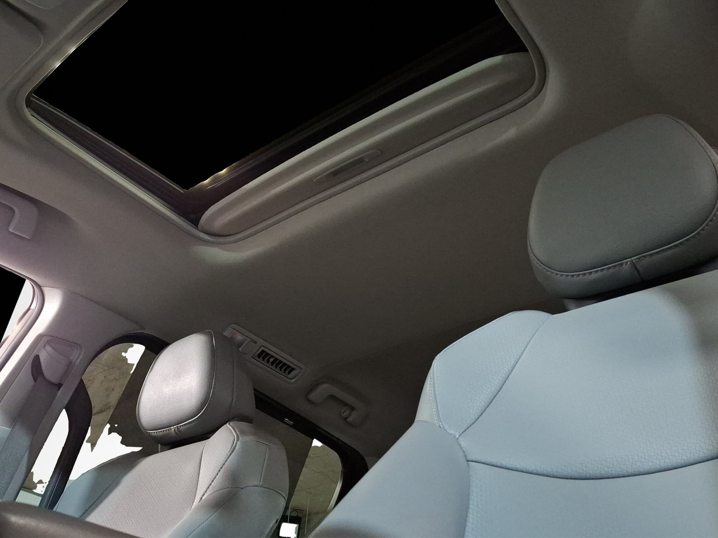2022 Toyota Sienna XLE Piel Híbrida