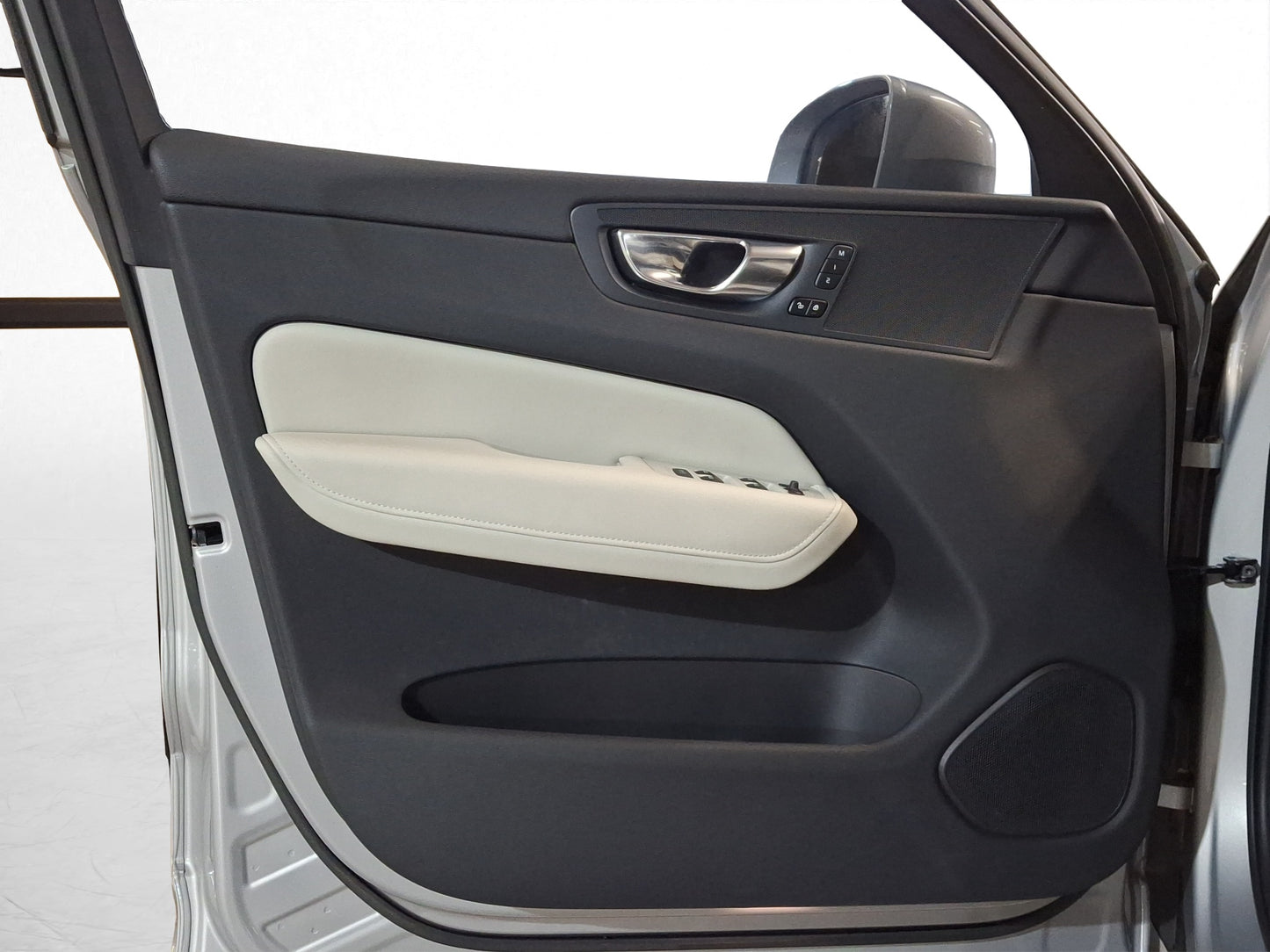 2023 Volvo XC60 B6 Ultimate AWD MHEV