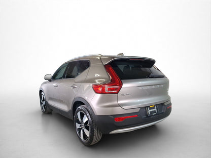 2022 Volvo XC40 Momentum T4