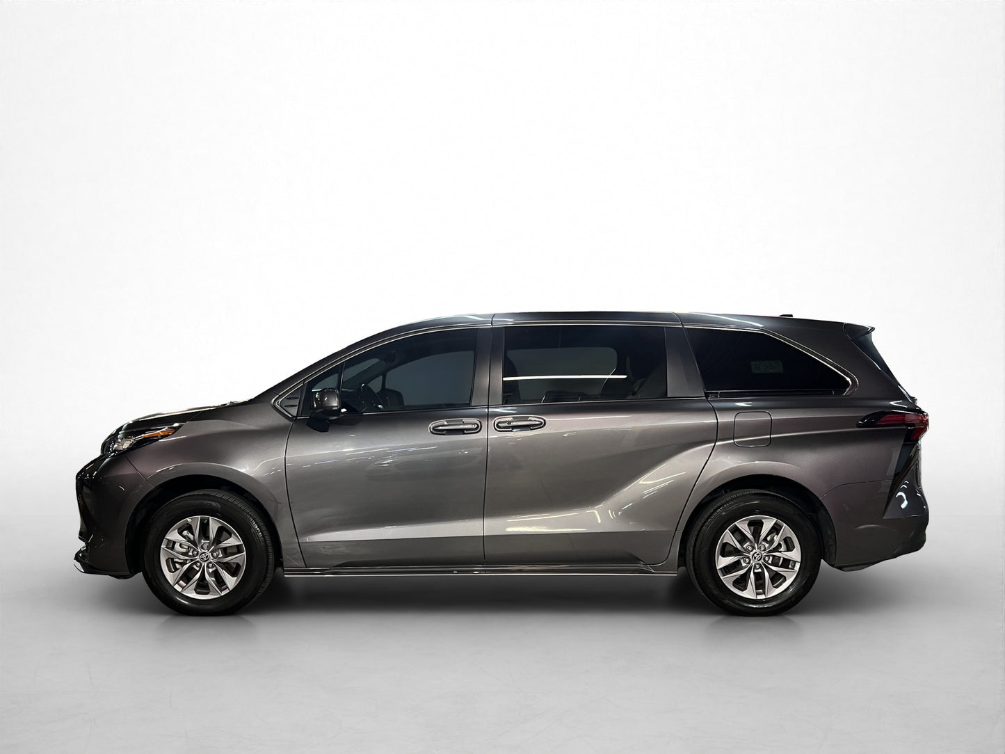 2022 Toyota Sienna LE