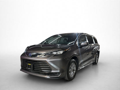 2022 Toyota Sienna LE