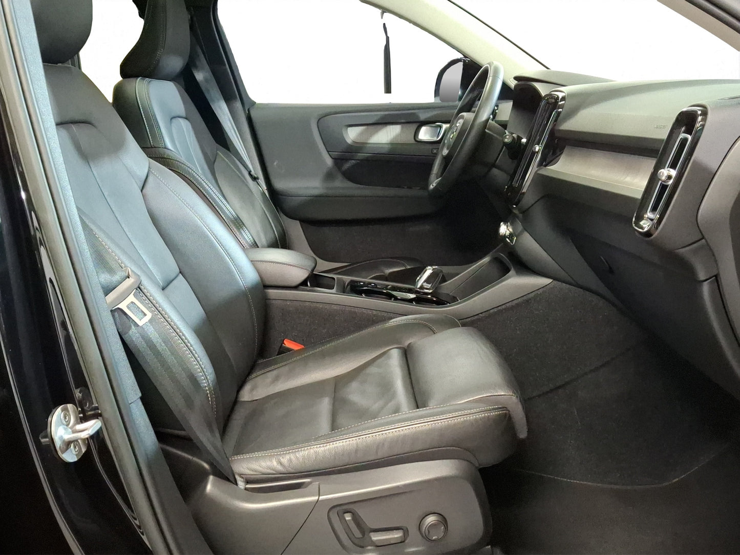 2023 Volvo XC40 B4 Ultimate Mild Hybrid
