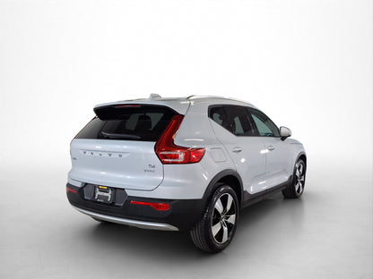 2022 Volvo XC40 Momentum T4