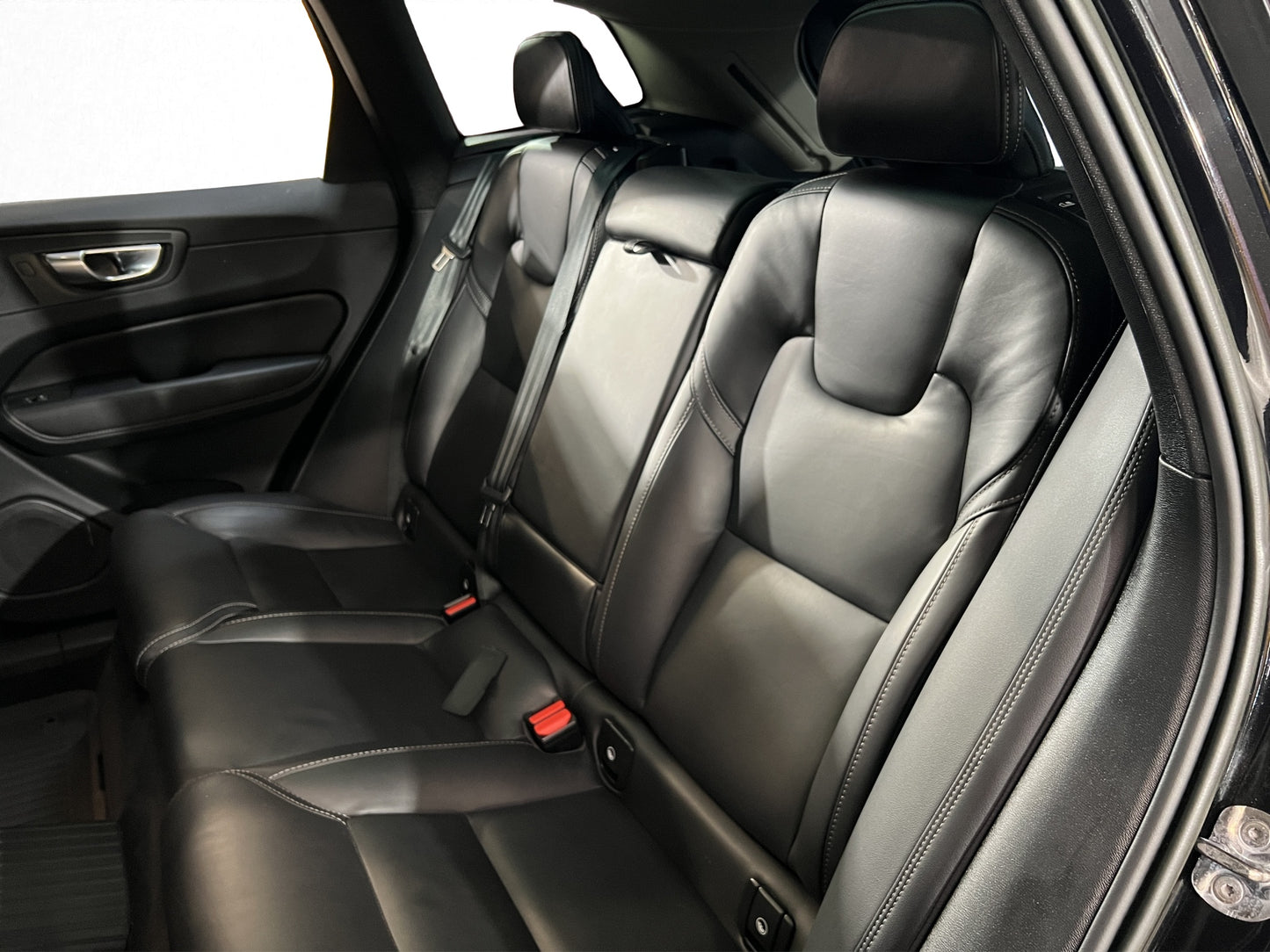 2023 Volvo XC60 T8 Ultimate Recharge