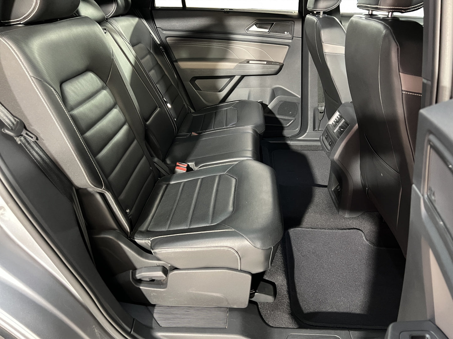 2022 Volkswagen Cross Sport R-Line