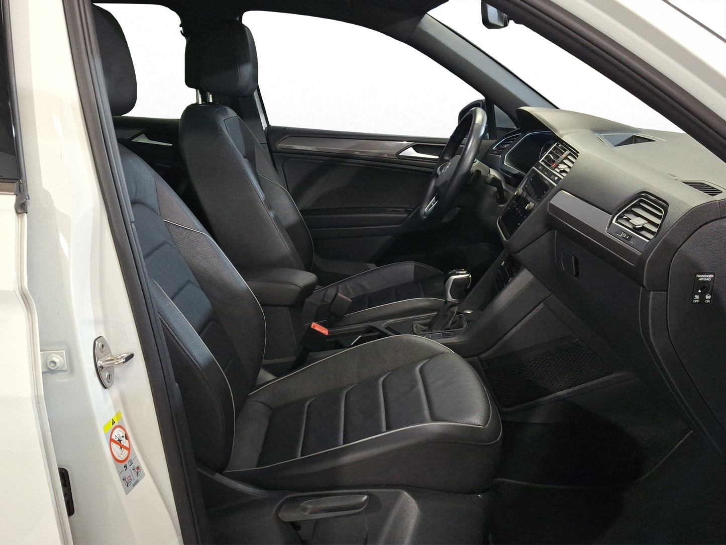 2023 Volkswagen Tiguan R-Line