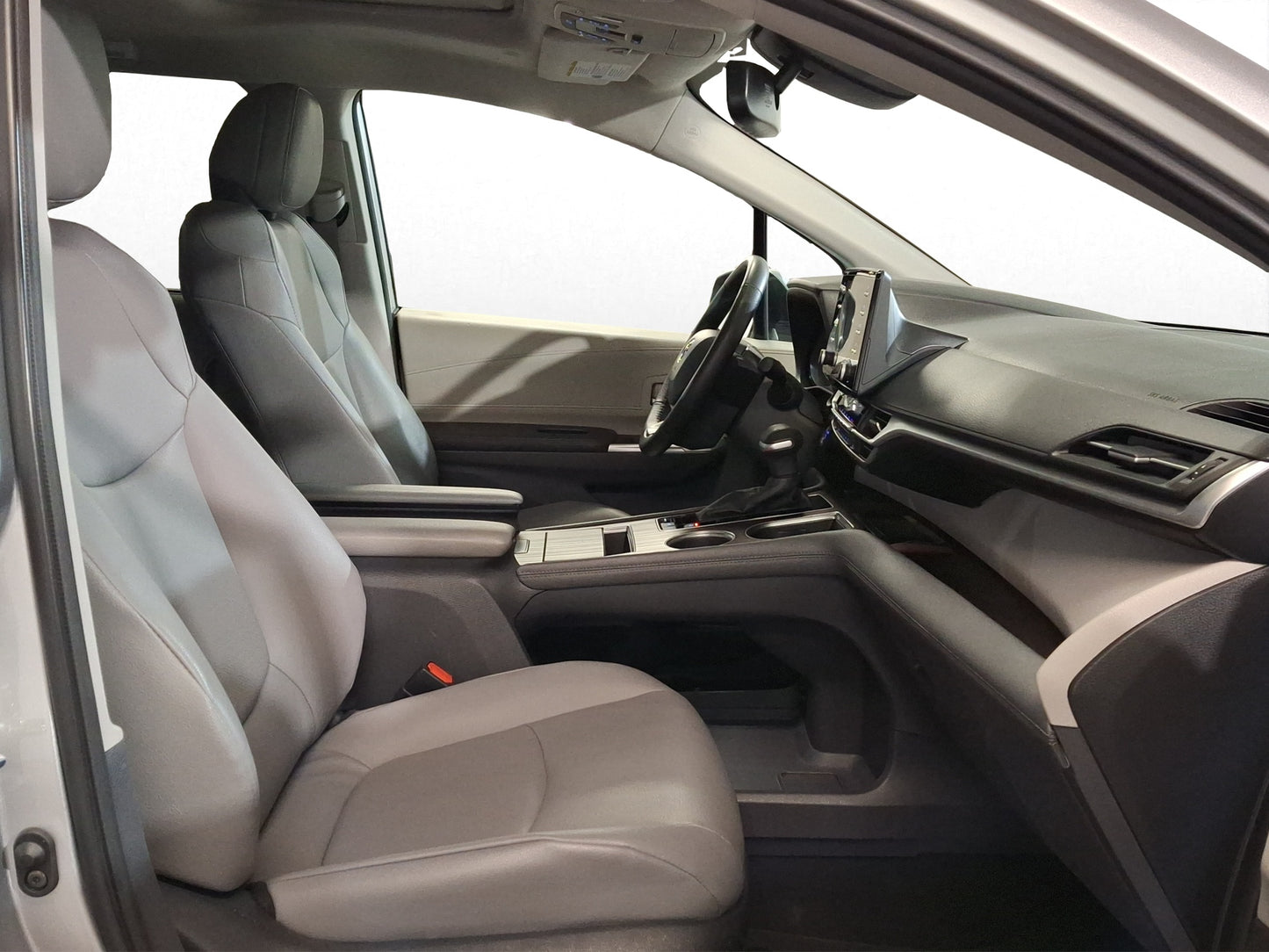 2022 Toyota Sienna XLE Piel Híbrida