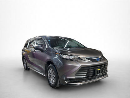 2022 Toyota Sienna LE