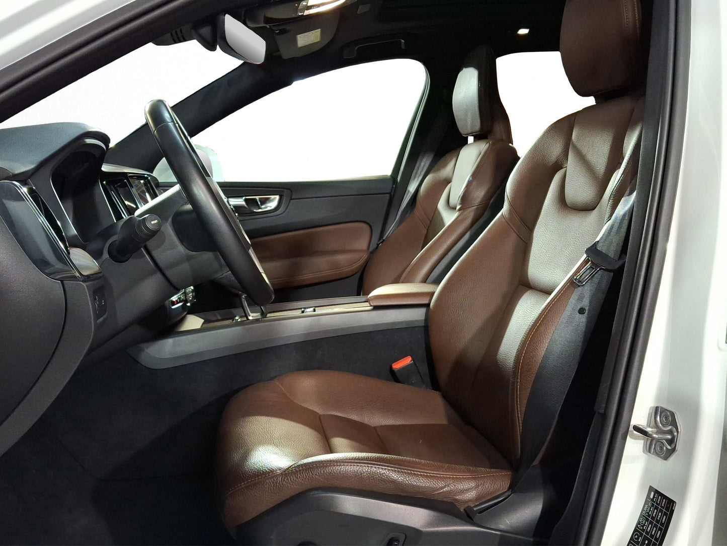 2022 Volvo XC60 Momentum B5 AWD