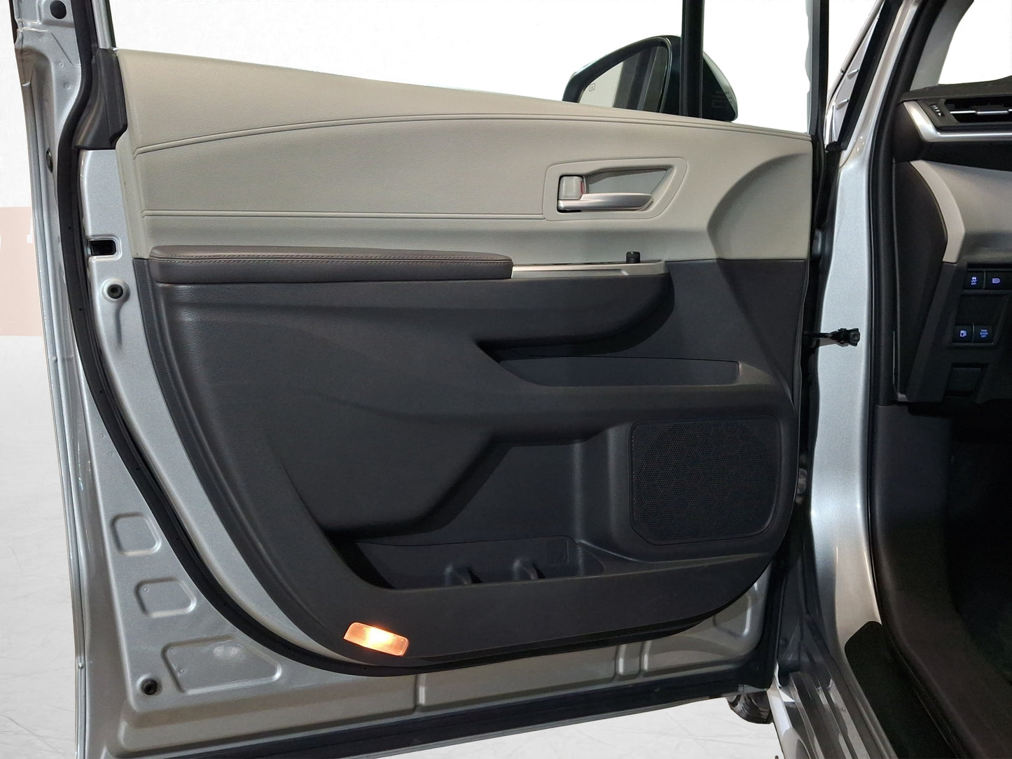 2022 Toyota Sienna XLE Piel Híbrida