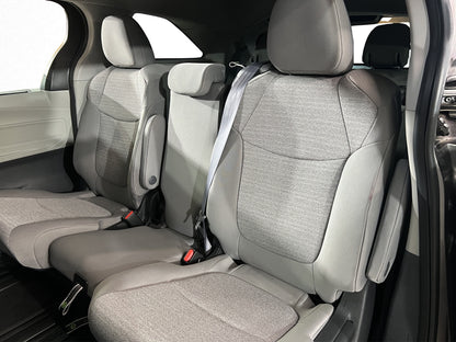 2022 Toyota Sienna LE