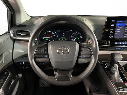2022 Toyota Sienna LE