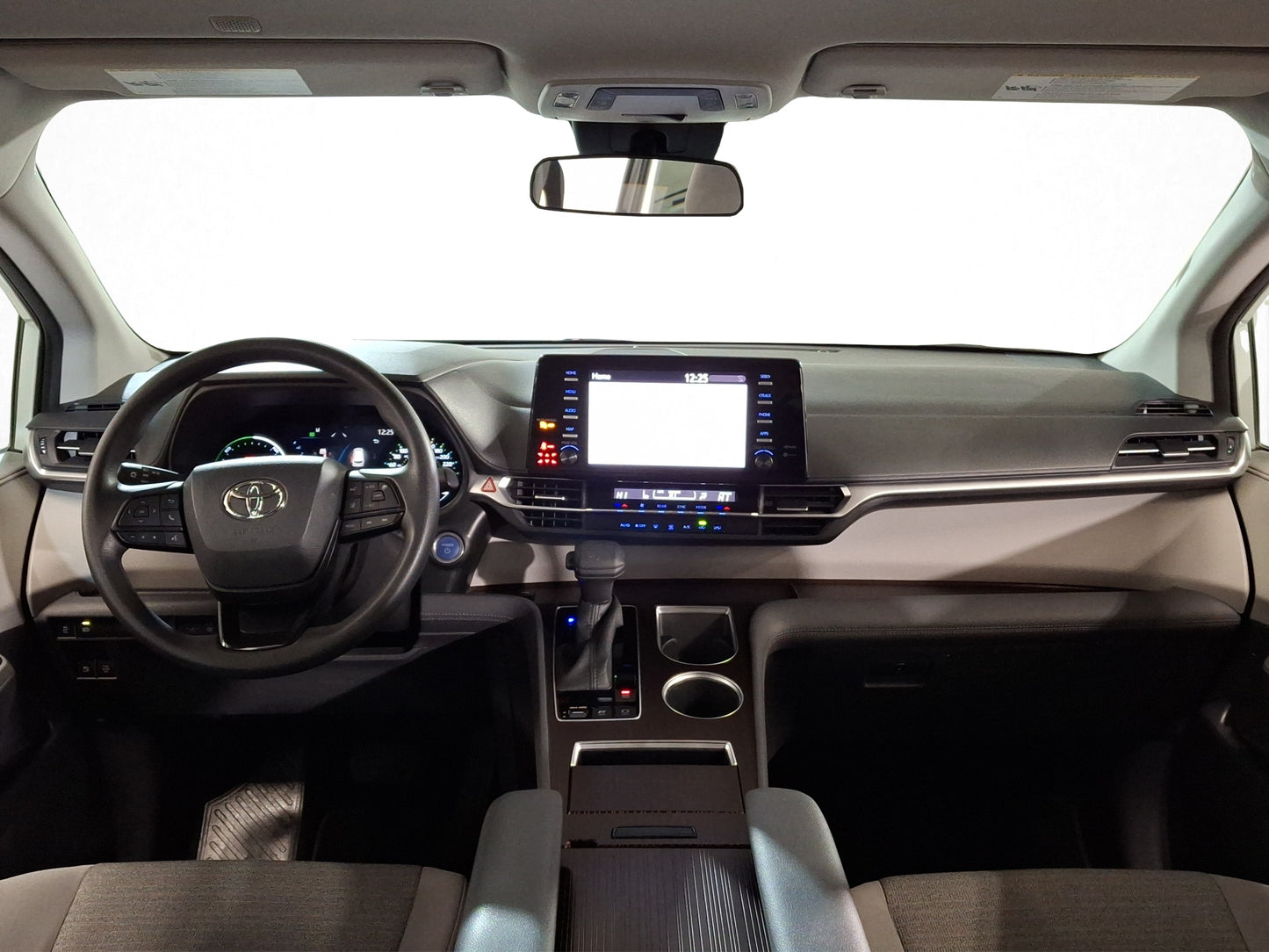 2022 Toyota Sienna LE