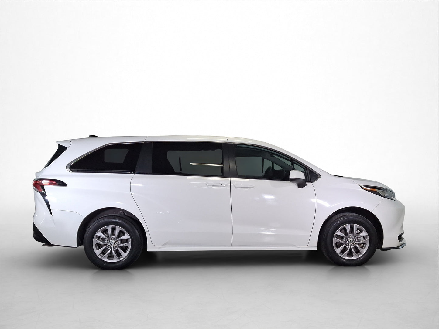 2022 Toyota Sienna LE