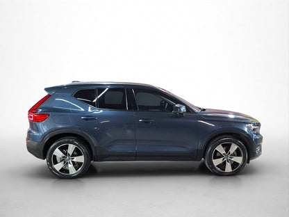 2022 Volvo XC40 Momentum T4