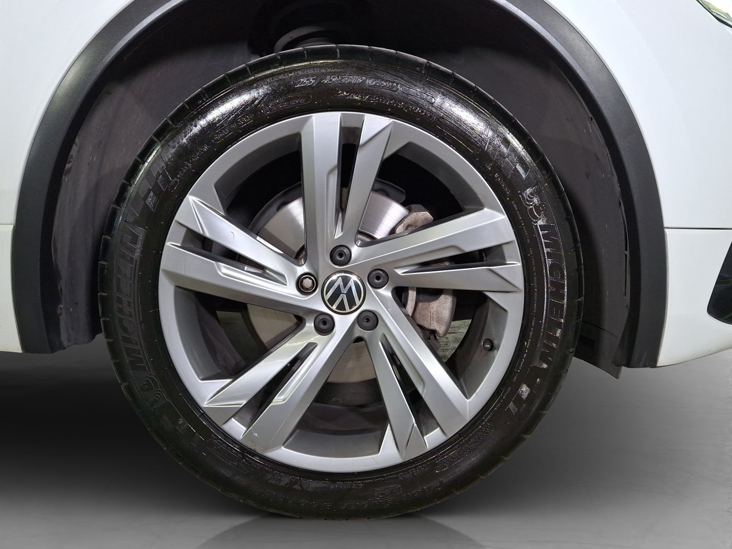 2023 Volkswagen Tiguan R-Line