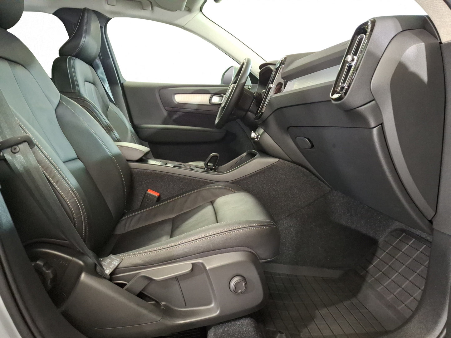2022 Volvo XC40 Momentum T4