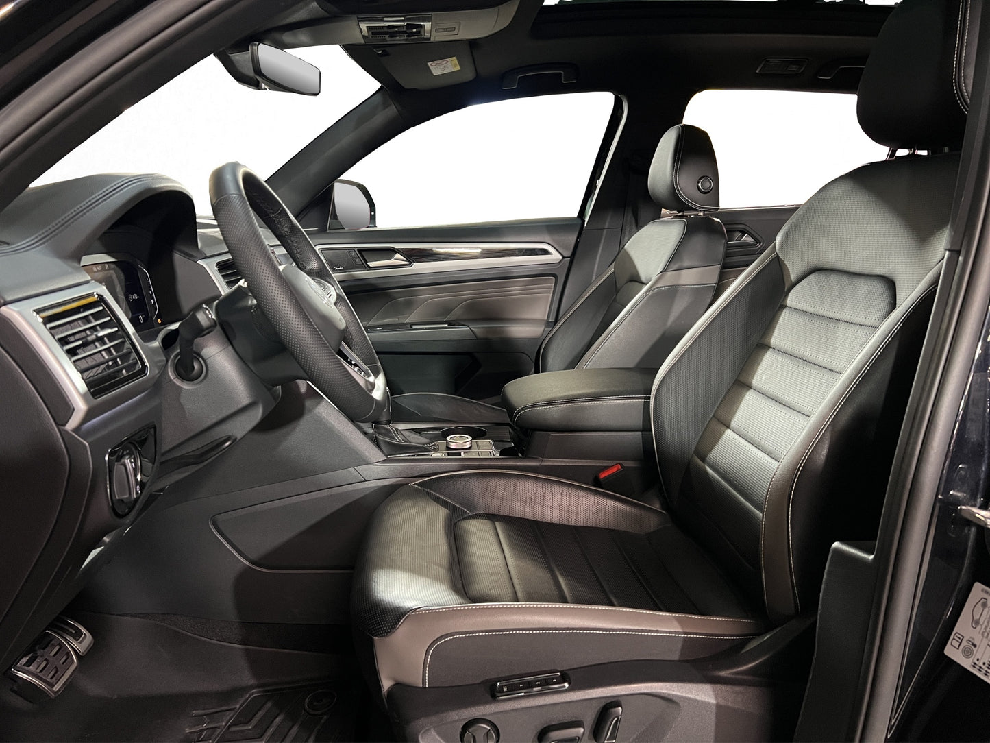 2023 Volkswagen Cross Sport R-Line