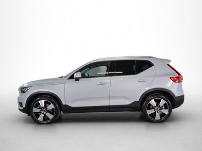 2022 Volvo XC40 Momentum T4