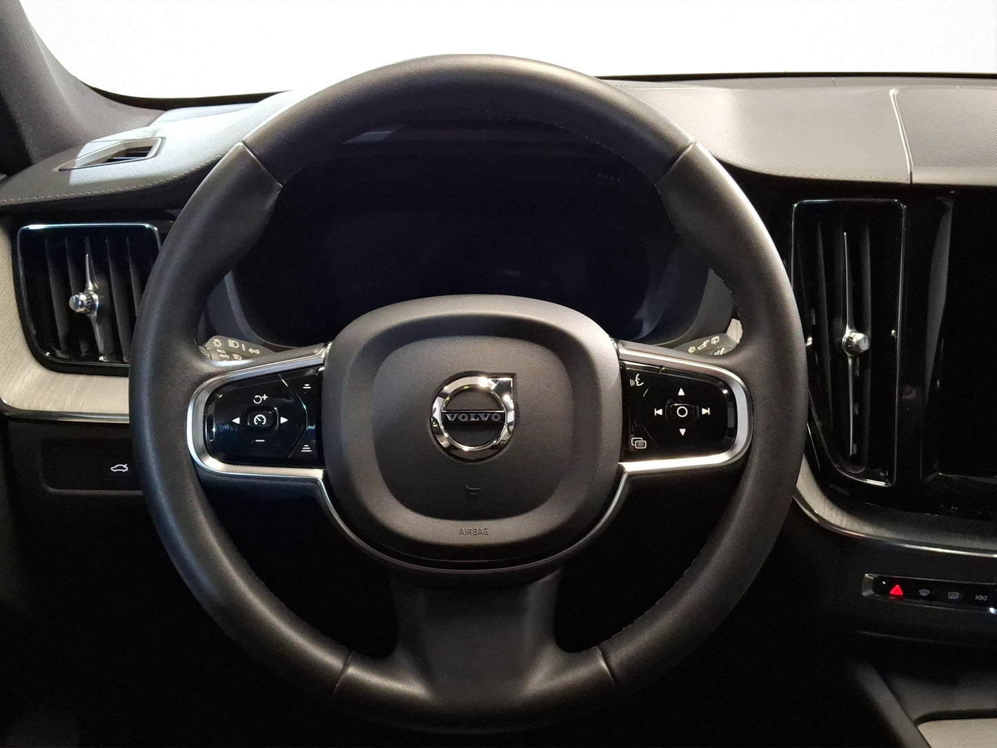 2023 Volvo XC60 B6 Ultimate AWD MHEV