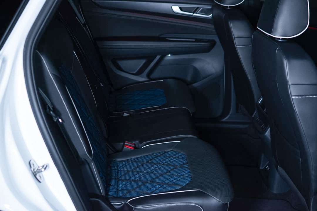 2024 Volkswagen Cross Sport R-Line